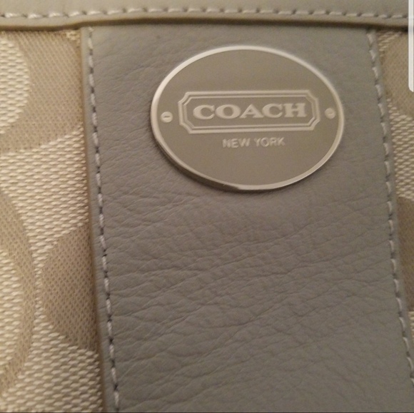 New Coach Legacy Signature Swingpack - Picture 11 of 12